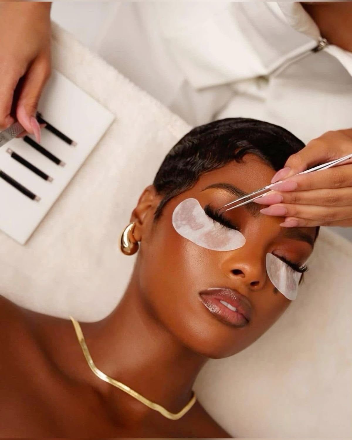 Applying lash extensions with tweezers
