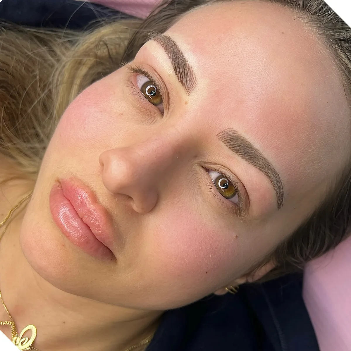Makeup-effect brows