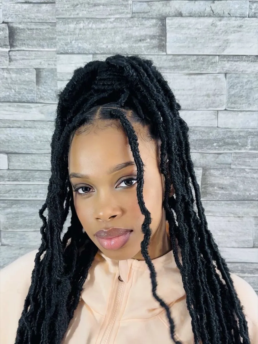 Long knotless afro braids
