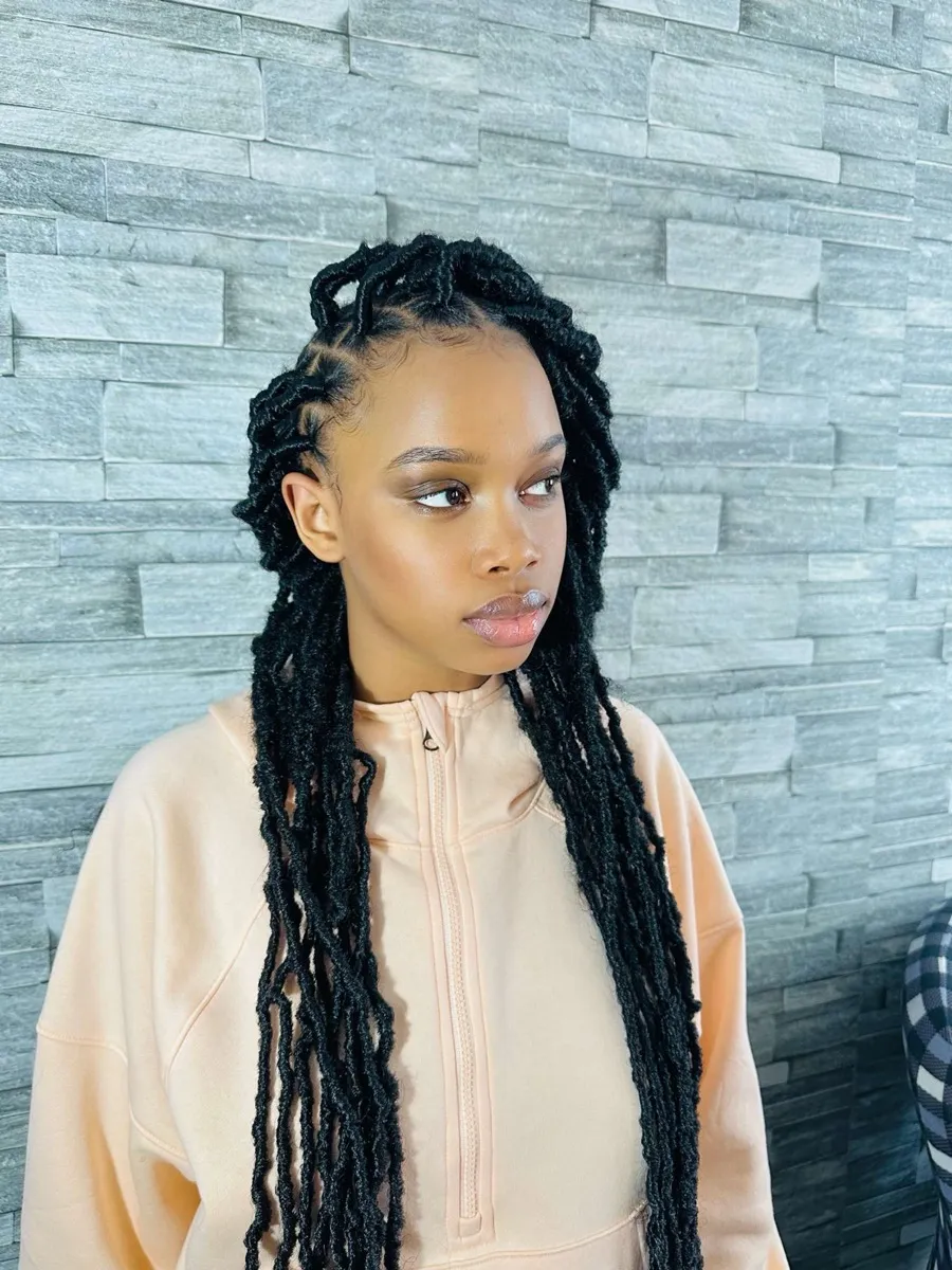 Natural-volume afro braids